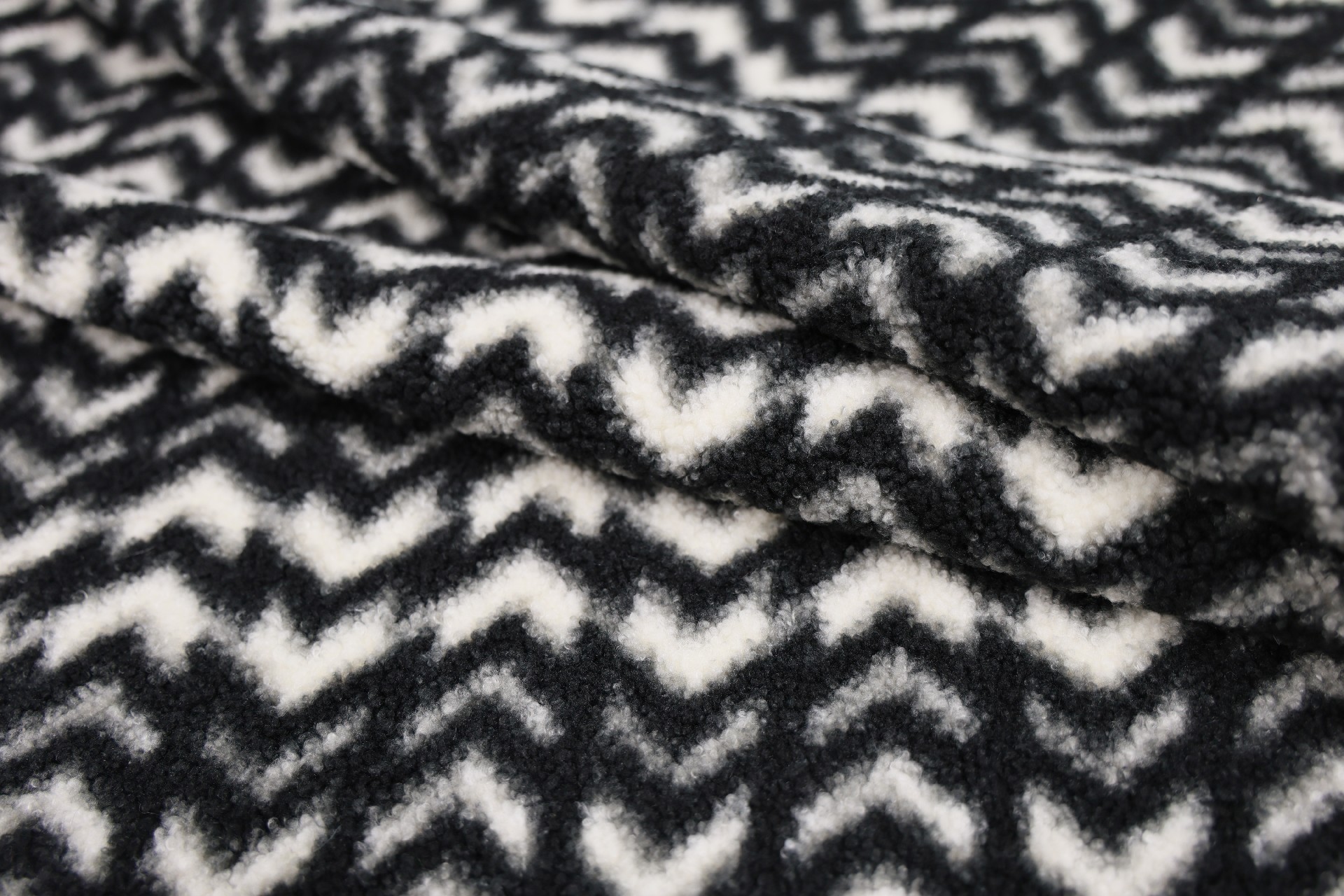 faux fur wavy grain velvet
