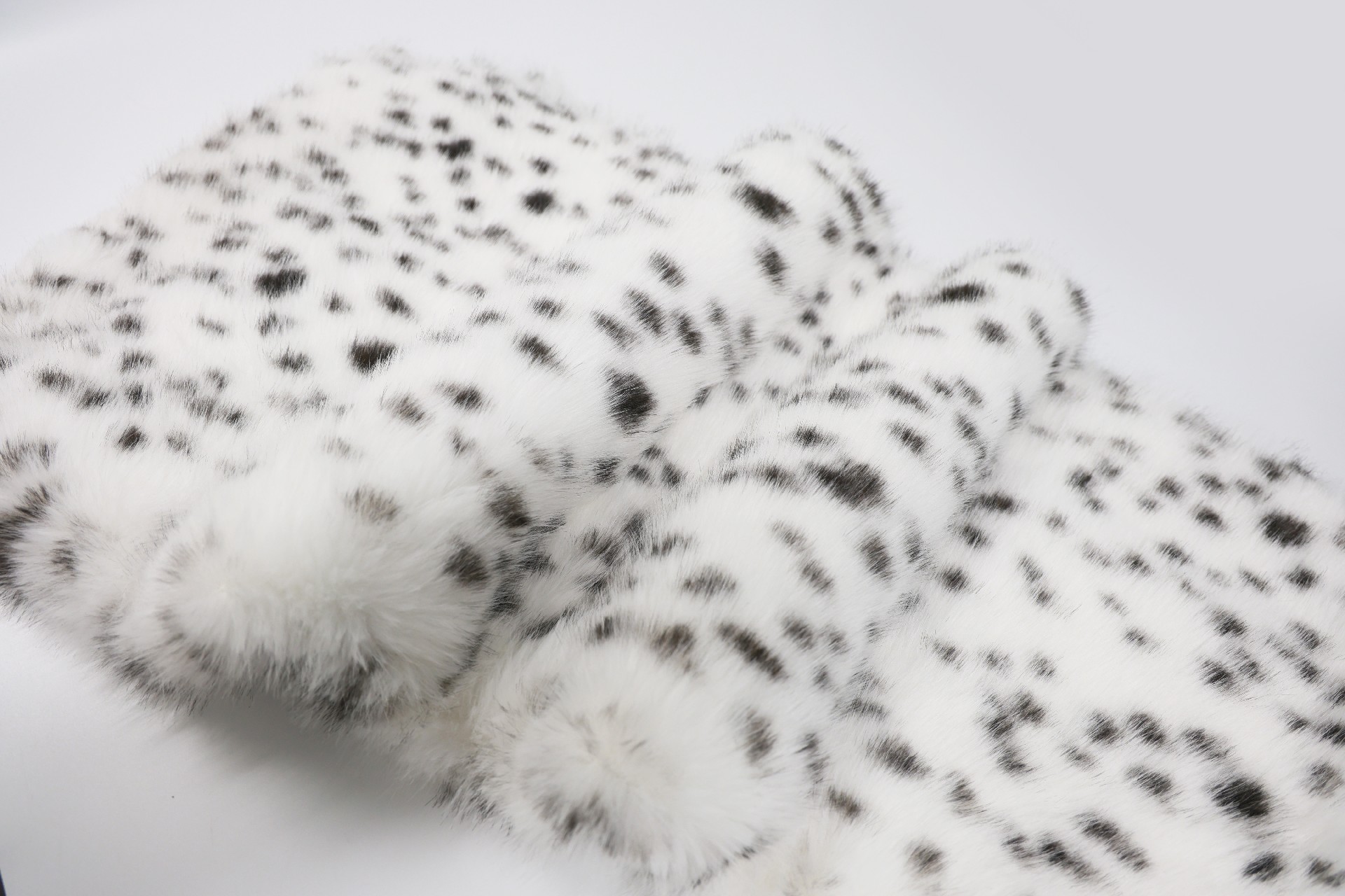 Beige and brown leopard dot tokaBeige and brown leopard dot toka