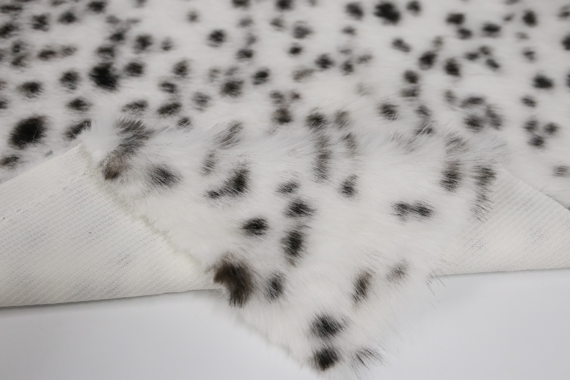 Beige and brown leopard dot toka