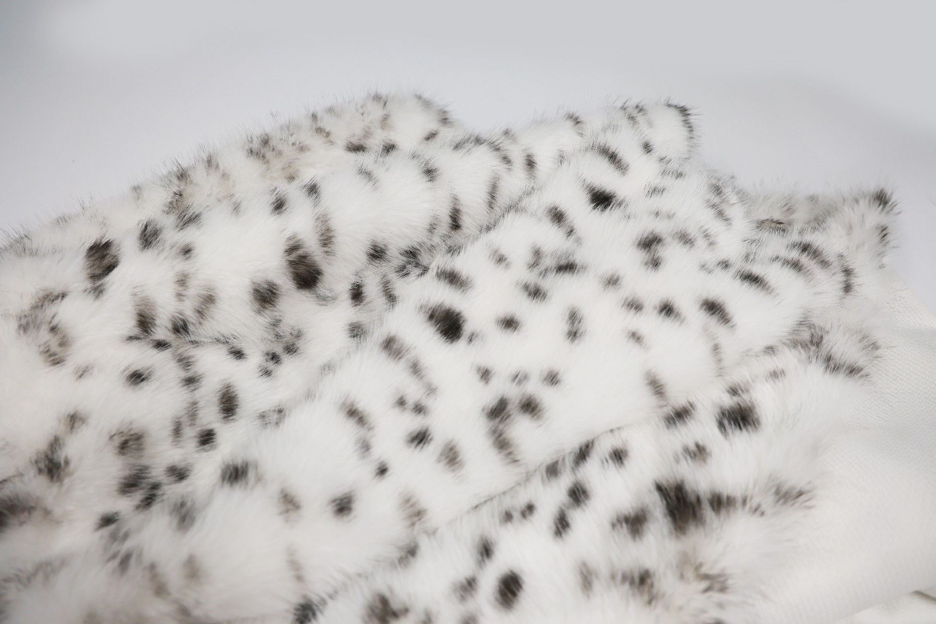 Beige and brown leopard dot toka