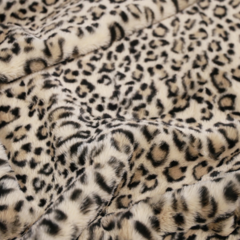 Eco-Friendly Faux Fur Blankets: Luxury Style, Ethical Choice