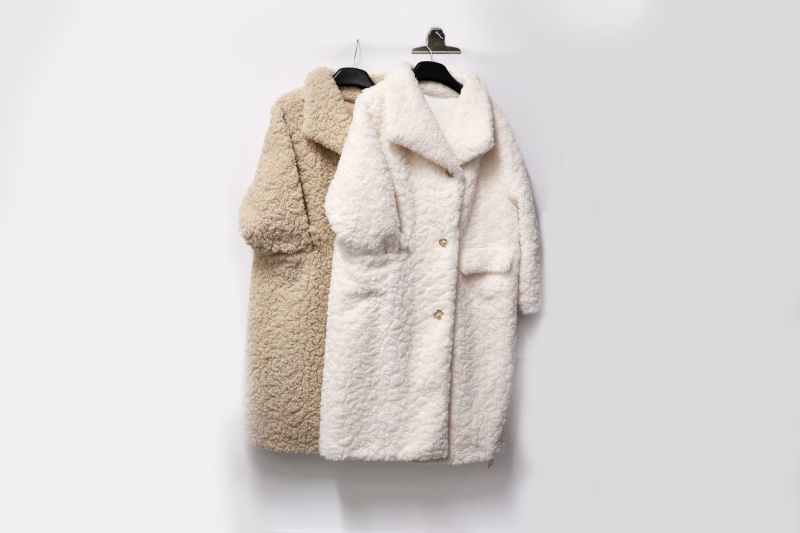 Winter Fabrics Guide: Choosing a Rabbit Faux Fur Coat & Faux Fur Fabric Manufacturer