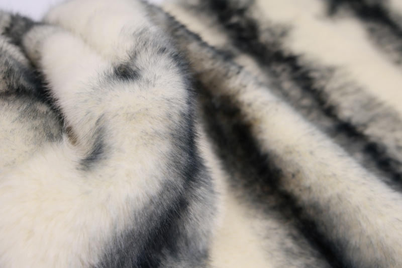 Faux Fur Coats: Embracing Faux Mink for an Eco-Chic Winter