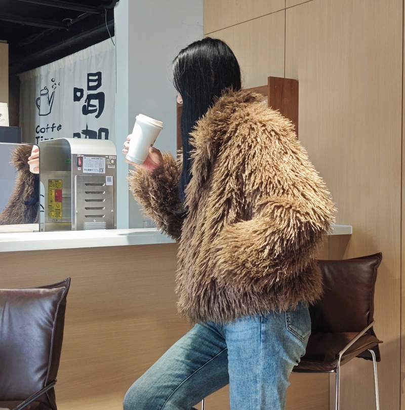 Faux Fur Jackets: The Winter Jackets for Women from Quality Factories