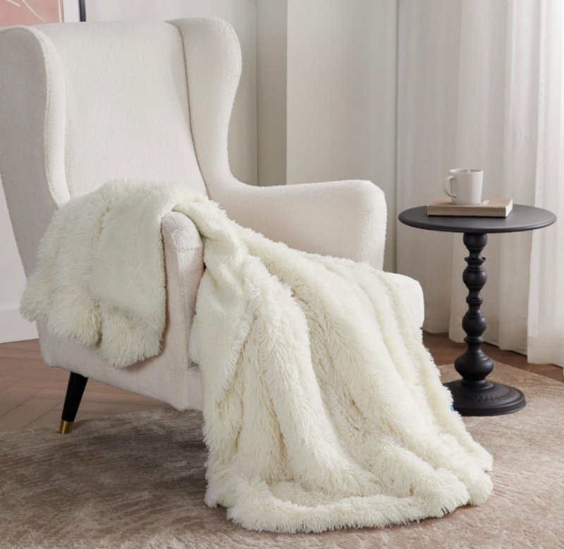 How to Choose a Blanket for Winter: Rabbit Fur & Custom Blankets Guide