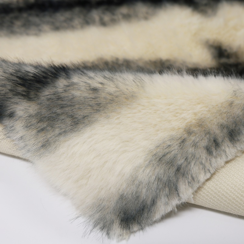 luxe faux fur coat.jpg