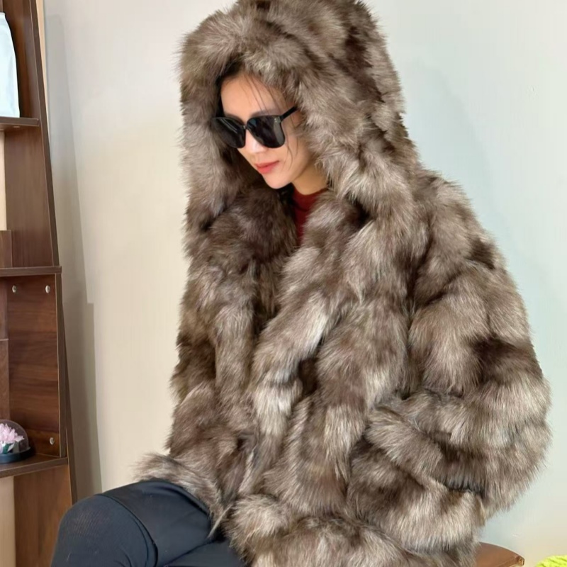 1764035187180543.jpg fur fox coat.jpg