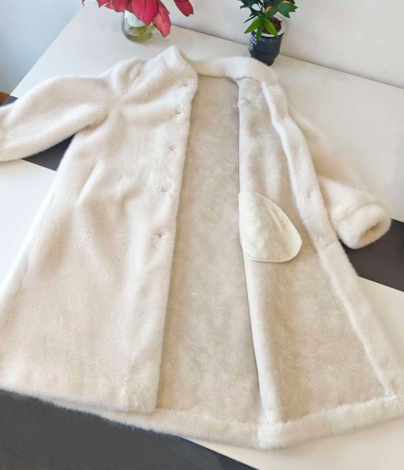 Women's Long Fur Coat.jpg