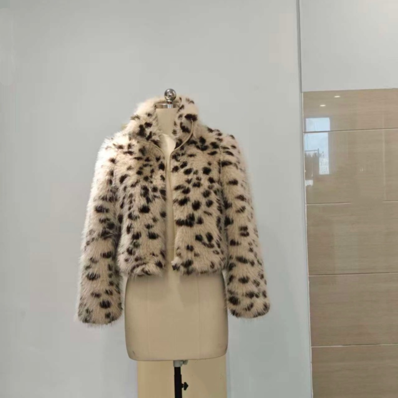 short fox fur coat.jpg