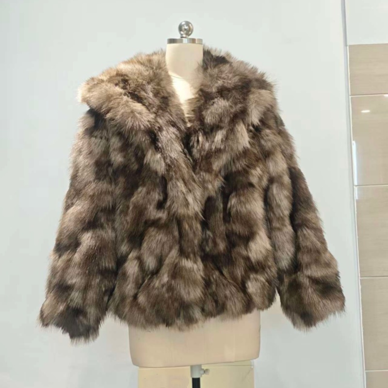 Fox Fur Coat: An Essential Piece for Everyday Style, Embracing the Latest Fashion Trends
