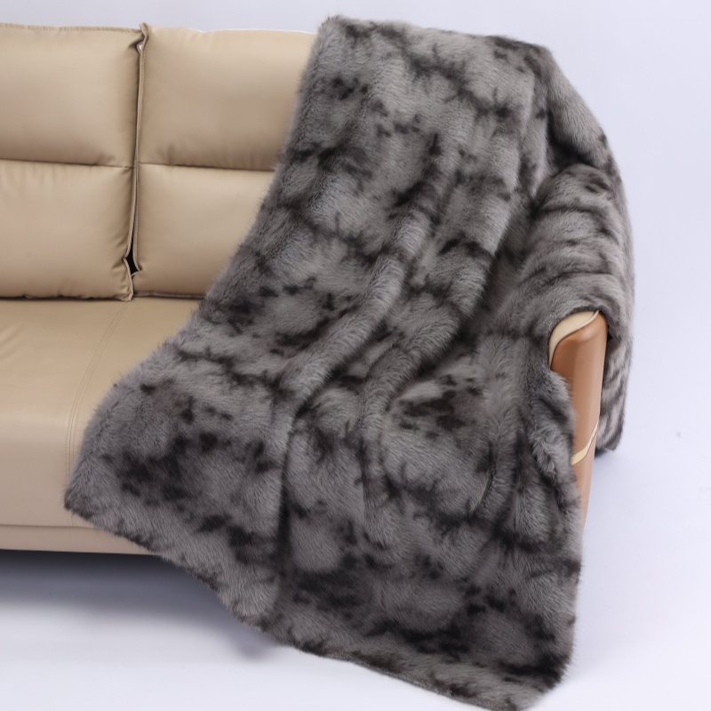 Premium Gray Dragon-Patterned Faux Fur Blanket—Winter Thickened Warm Sofa Cover Blanket (Factory Direct Supply)