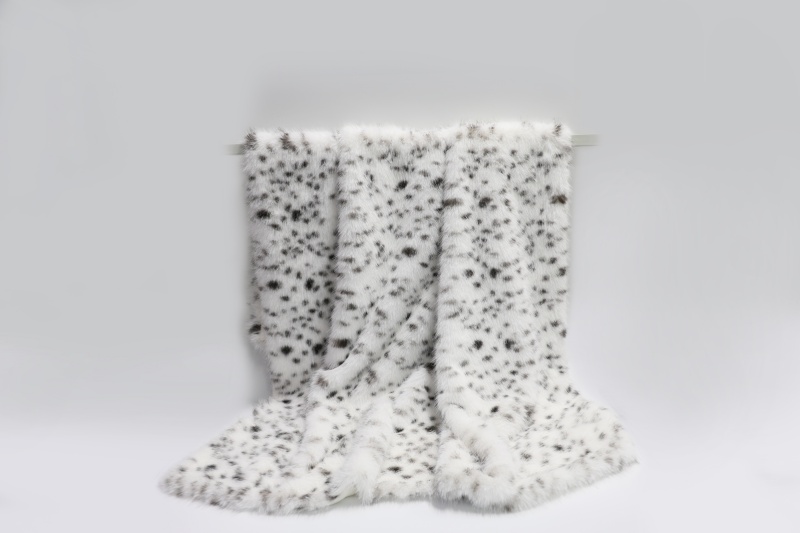 Elevate Winter Home Comfort: Cozy Winter Blankets & Decor Throws