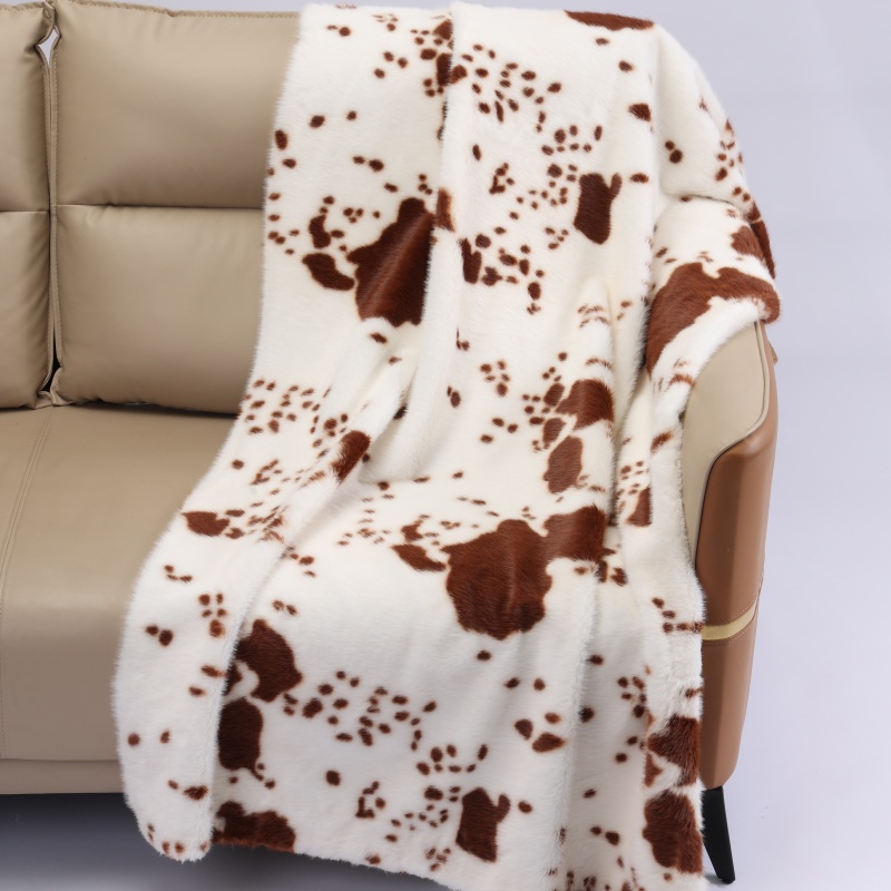 Ins-Style Cow Print Throw Blanket—Versatile for Multiple Settings (Customizable)