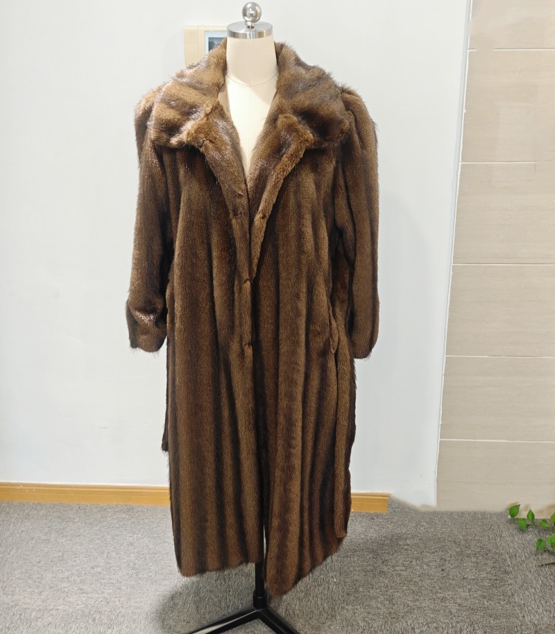 Winter Coats Essentials: Versatile Women's Winter Jackets & Vintage Mink Coats