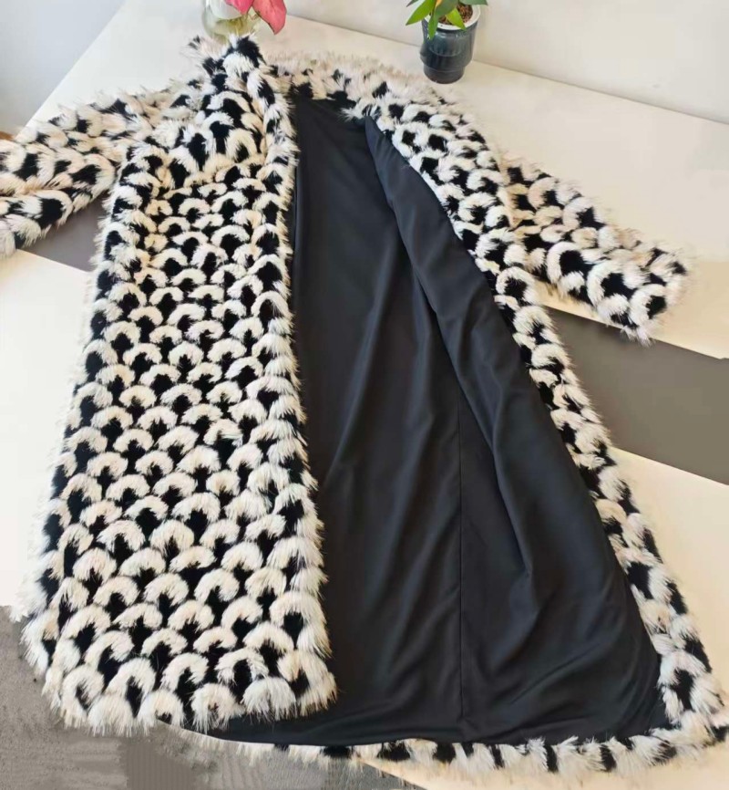 Stay Warm & Chic: The Dual Solution of Women's Fur Coats & Luxury Faux Fur Coats