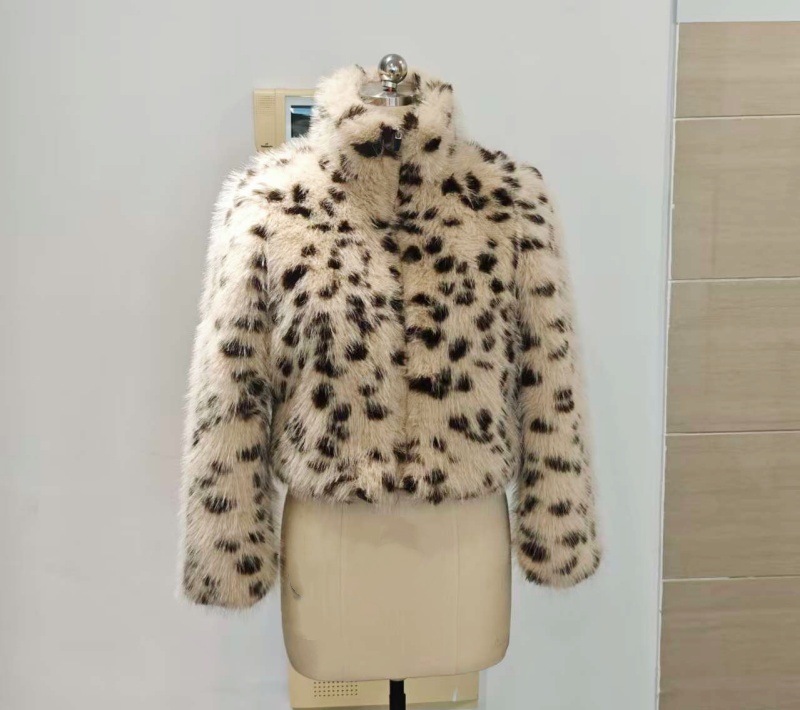 Women's Faux Fur Guide: Cozy Faux Rabbit Fur Coats & Practical Winter Hooded Jackets