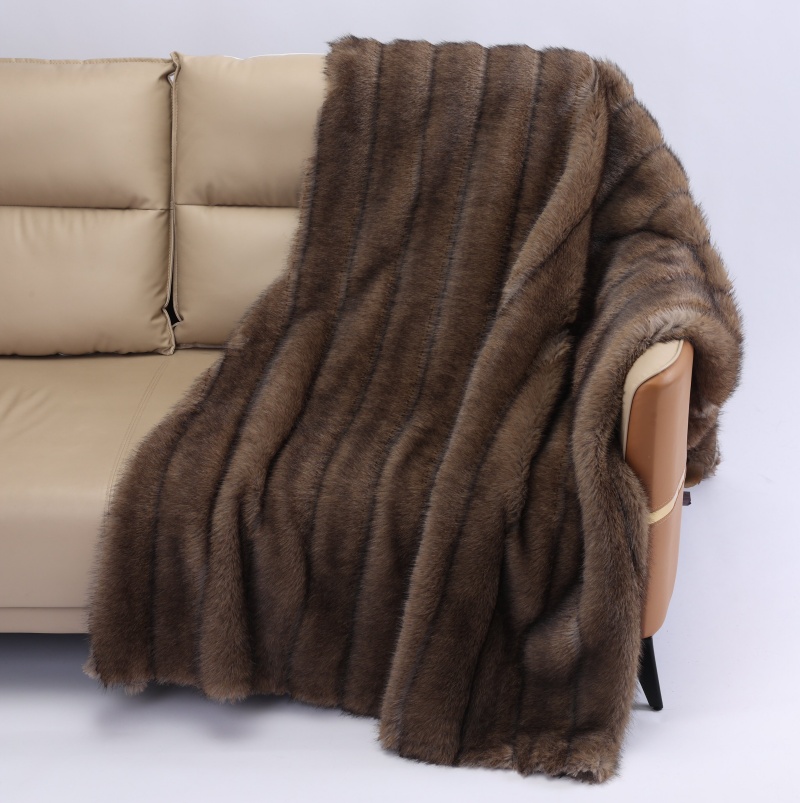 faux fur blanket manufacturer.jpg
