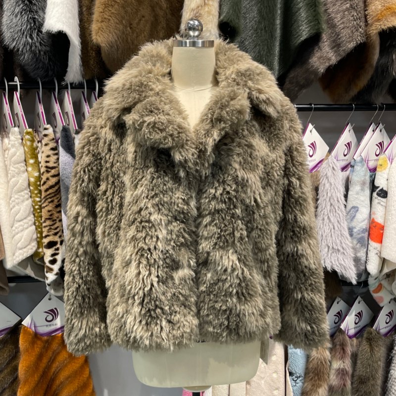 wholesale clothing suppliers.jpg