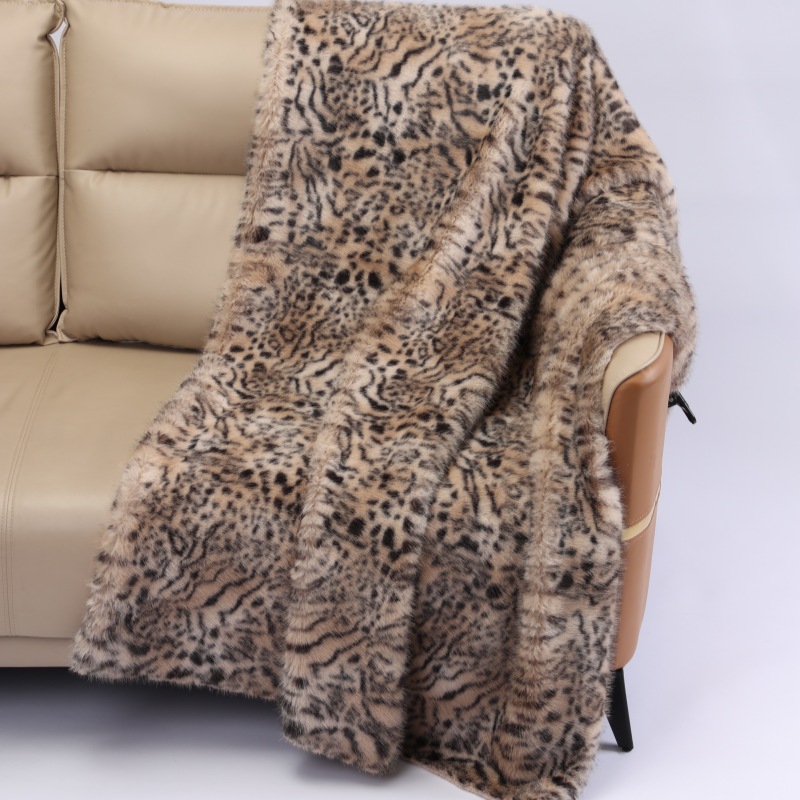 Faux fur blanket supplier.jpg